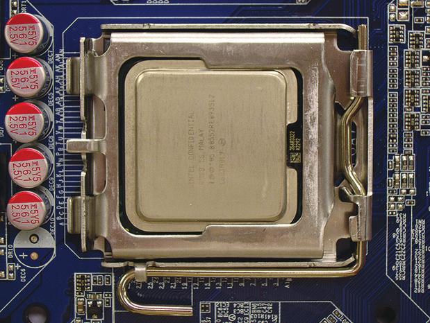 CPU nun bir no lu pin işaretini (üçgen) CPU yuvasının bir no lu pin köşesi ile