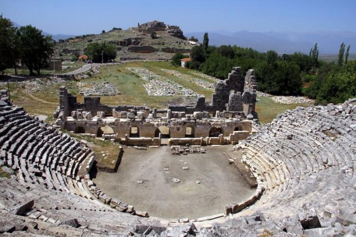 Tur Programı : 1. Gün, 10 Şubat Cumartesi: Dalaman-Tlos-Pınara-Fethiye Işığın Ülkesi Likya'nın tarihsel peyzajı içinde badem çiçeklerinin pembe-beyaz renklerini izleyerek turumuza başlıyoruz.