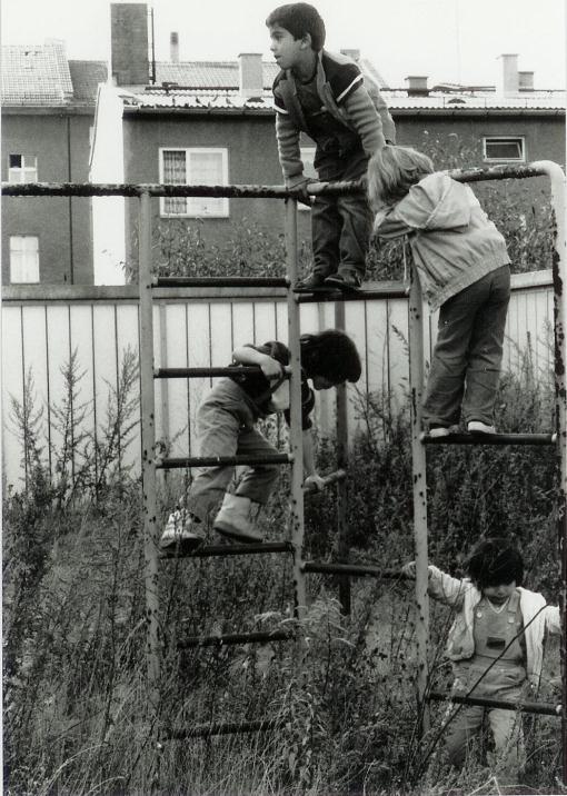 VAK e.v. Kindertagesstätte in der Skalitzer Str. und auf der Brücke 1975 wurde dem Verein ein neuer Standort in Kreuzberg angeboten.