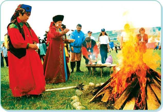 Nevruz da büyük ziyafetler tertip edilir, yarışmalar yapılır, eğlenilirdi. Nevruz, Selçuklu ve Osmanlı da bayram olarak kutlanmaya devam etmiştir.