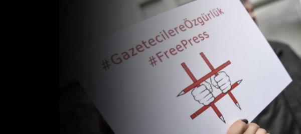 - Onlarca medya kuruluşu kapandı. 100 den fazla gazeteci tutuklandı.