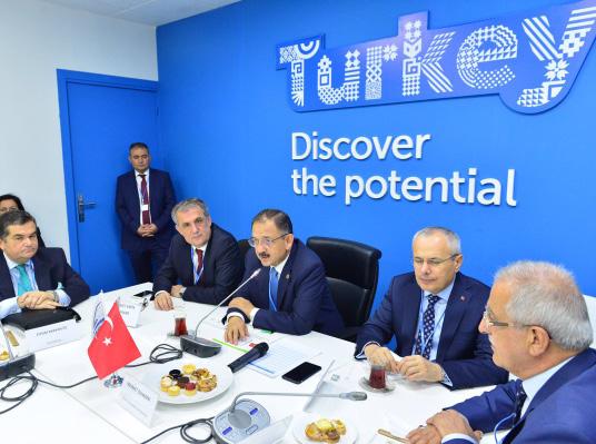 Özhaseki, Türkiye nin Yeşil İklim Fonu gibi uluslararası finansman araçlarından ve teknoloji desteklerinden yararlanma talebini bir kez daha vurguladı ve Paris Anlaşması nın kabulünü, çok