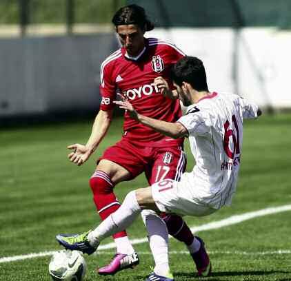 5 NİSAN 2013 Beşiktaş'tan farklı galibiyet BJK Nevzat Demir Tesisleri nde mücadelenin ilk yarısını Beşiktaş, Ömer Arslan ve Mehmet Akyüz ün attığı gollerle 2-0 önde kapattı.