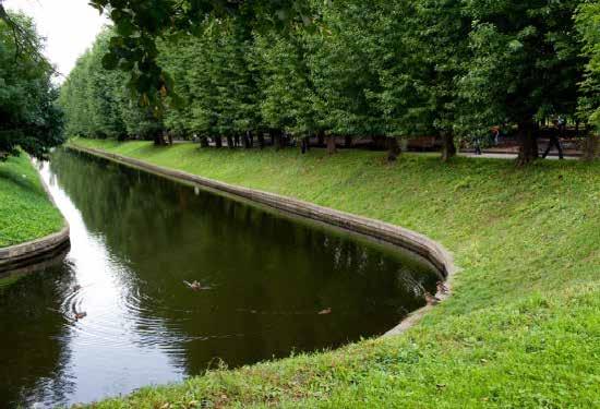 6 Nehirde Tekneler Park Krasnaya Presnya nın içindeki nehir festival