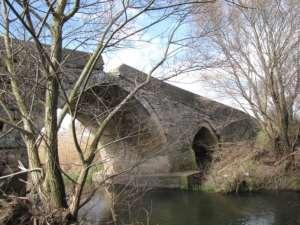 çalışmaları başlatılmıştır. Kemer Köprü: İlçenin bir diğer tarihi değeri ise Edirköy-Karabürçek arasına bulunan Tarihi kemer köprüdür.