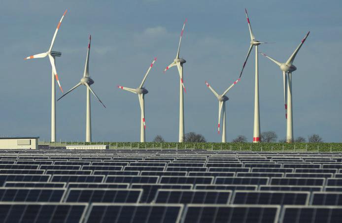 6 ENERJİ GÜNDEMİ Almanya dan Yenilenebilir Enerji Rekoru Almanya, 2017 yılının ilk yarısında yenilenebilir enerjiden yüzde 35 enerji üreterek yeşil enerji rekorunu kırdı.