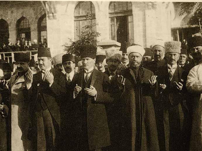 Mamak amazan ayram nda Me lis ön nde t lu dua ya l rken. 12 Eylül 1922 - Başkomutan Mustafa Kemal Paşa nın millete bildirisi (Telgraf Ankara telgrafhanesi aracılığıyla tüm yurda ulaştırılmıştır.
