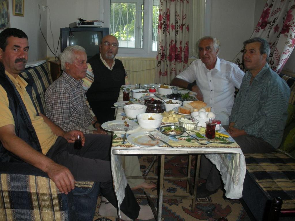 Fig.25 Working Group in August 2011 at Yukarı Çaglar at the House of Aktürk family