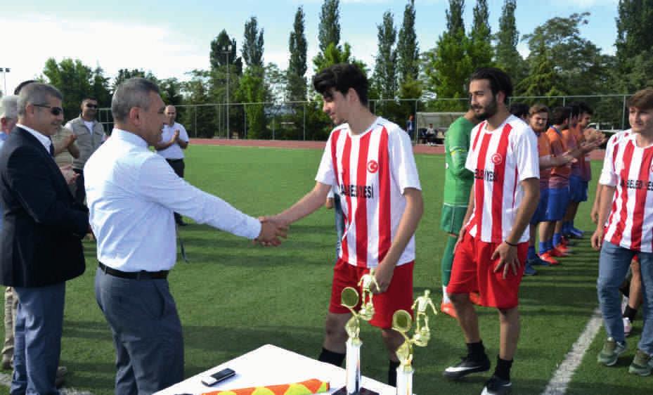ÇOMÜ Spor 17 Futbol Turnuvaının Ödül Töreni Gerçekleştirildi Çanakkale Onekiz Mart Üniveritei nin (ÇOMÜ) kuruluşunun 25.
