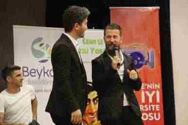 izleyebiliriniz Üniverite Medya Birliği Başkanı Atakan Şeniz'in konuşmaıyla başlayan etkinliğe anatçılar Cüneyt
