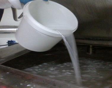 suyu hattaki sütü tanka iter sütten sonra otomatik valf tankın