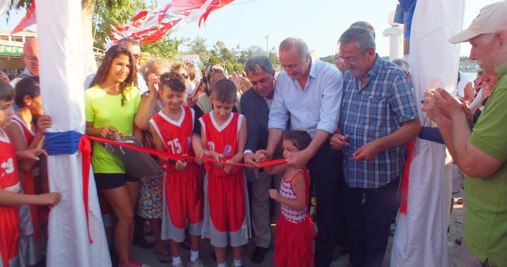 3 www.didim.bel.tr Mavişehir Gençlik spor parkı ve dinlenme yeri coşkuyla açıldı. Didim Belediye Başkanı A.