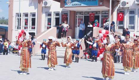 İl çe Mil li Eği tim Mü dür lü ğü ta ra fın dan ha zır la nan kut la ma prog ra mı Şe hit Pi ya de As teğ men Ünal Da ka İl ko ku lun da ya pıl dı.