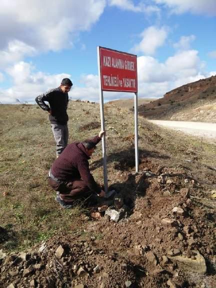 Resim 6: Kazı Alanı Uyarı Levhası 2015 yılı kazı sezonu çalışmaları başlamadan ve çalışmalar esnasında da kazı evinin ve çalışma alanlarının iyileştirilmesi amacıyla çalışmalar yapılmıştır.