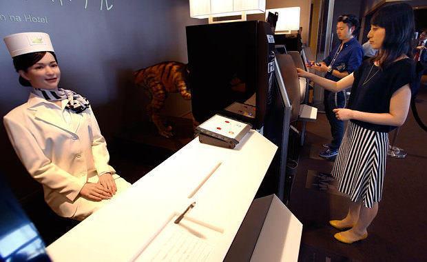 TURĠZMDE ROBOTLAR VE YÜKSEK TEKNOLOJĠ Japonyada müşterilerine robot personelle hizmet veren iki otel kapılarını açtı.