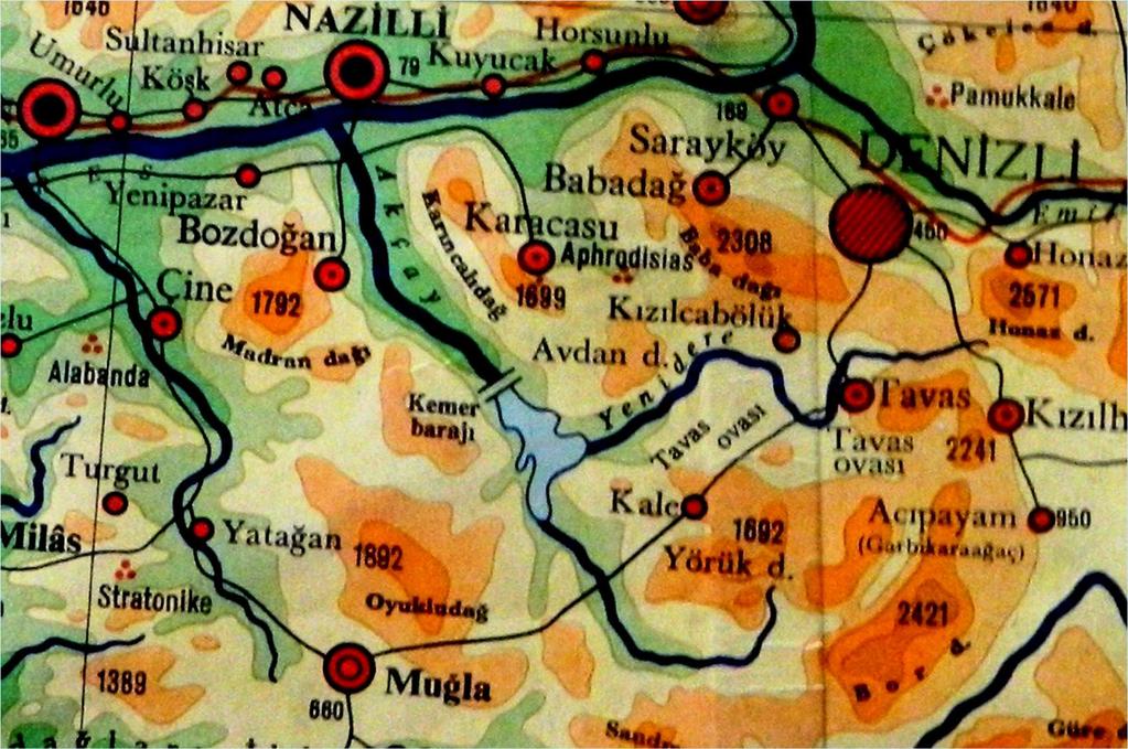 KARINCALIDAĞ Doğuda Dandalaz (Karacasu) vadisi, batı Akçay vadisi ile sınırlanan KARINCALIDAĞ, Karıncalıdağ (1703) ve Avdan Dağı olmak üzere iki bölümden oluşmaktadır.