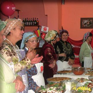 sayfa 16 17 sayfa Üçüncü kez düzenlenen Türk Yemek Festıvali bu yıl Tekirgöl şehrinde düzenlendi. Faaliyet Dobruca daki türklerinin örf, adet ve geleneklerini öne çıkaran bir organizasyondu.