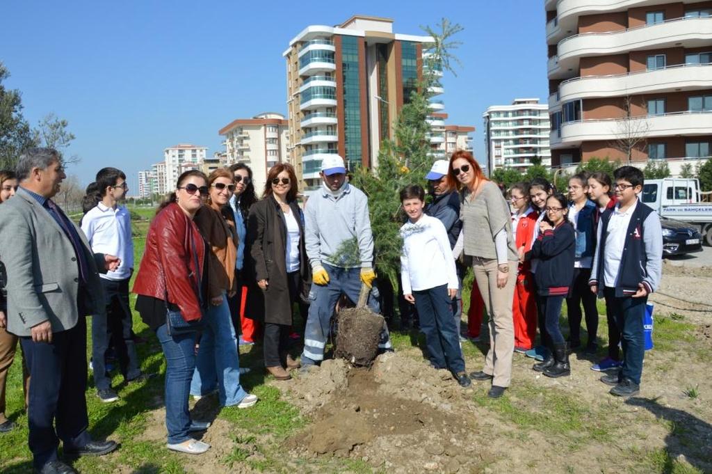 Yunus Emre Belediyesi Park Bahçeler Müdürü Fuat Balcı,Müdür Yardımcısı Saniye Altar,Ziraat Mühendisi Gözde