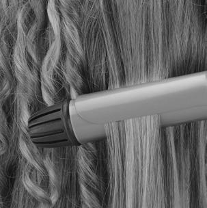 EN Open the disordered parts and separate to pinches by means of combing or brushing your hair. Open the clip and place your hair between the curling iron and clip.