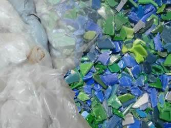 Plastik maddeleri tekrar kullanılmak üzere geri dönüştürülmektedir. Doğada cisimler belli bir süre içerisinde ayrışıp yok olmaktadır.