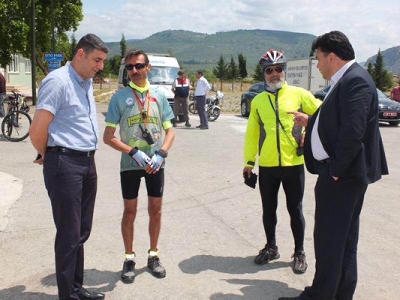 Etkinlik kapsamında İlçemizi de ziyaret eden Türkiye nin dört bir yanından gelen yaklaşık 150 sporcu, arasında dikkat çeken yaşam öyküler oldu.