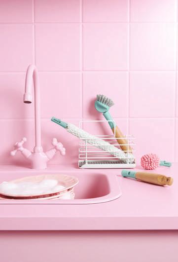 Retro tasarımlı akıllı fırçalar, çamaşırlar için ideal çözümler ve düzenlemede pratik alternatiflerle dolu yepyeni bir koleksiyon hazırladık. Temizlikte tertemiz bir sayfa açın!