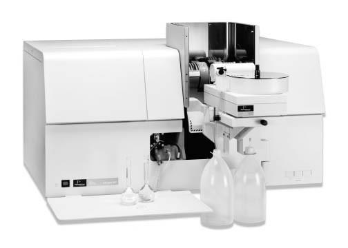 Şekil 4.4. Atomik absorpsiyon spektrofotometre (Perkin Elmer AAnalyst 800 model). 4.7. Ultrasaf Su Sistemi Tüm denemelerde ELGA marka ultra saf su cihazından sağlanan su kullanılmıştır.