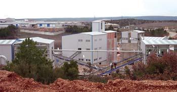 Türkiye nin en büyük endüstriyel hammadde üreticilerinden biri olan Camifl Madencilik yurtiçi ve yurtd fl ndaki Topluluk flirketlerine uygun kalite ve maliyetle endüstriyel hammadde sa lanmas na