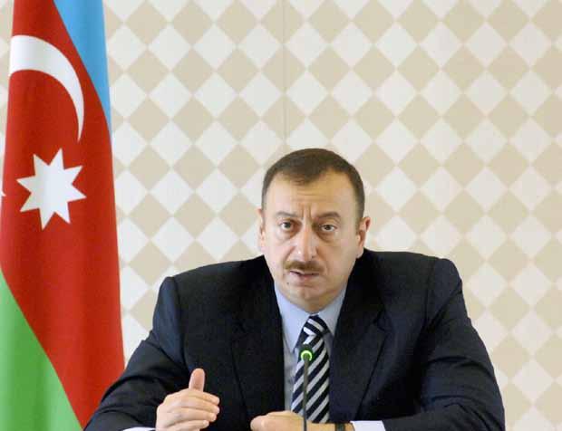 THE Vezirov, Muttalibov ve Elçibey) değiştirmiştir. Muttalibov ve Elçibey 1988 den itibaren Azerbaycan da yarı demokratik sisteminin bir parçası olmuşlardır.