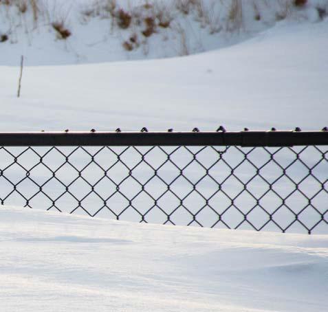 Halat ve çelik tel ağlardan yapılan ve dikmeleri zemine şeve dik açılar ile ankrajlanan çığ koruma yapıları, kar yüzeyine kadar erişerek koruyucu bir yüzey oluştururlar.
