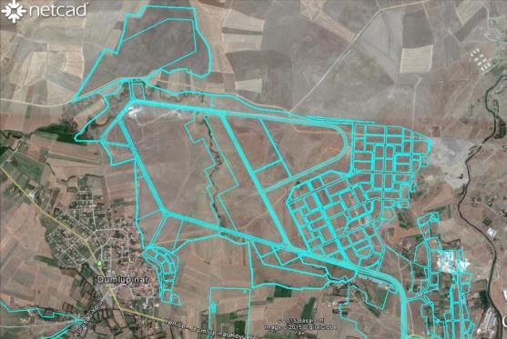 Açık alanlar 2 adet Futbol Sahası, Tenis Sahası, Voleybol Sahası, Basketbol Sahası, 606 Araçlık Açık Otoparktan oluşmaktadır.