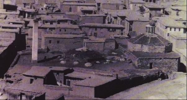 E. Ekinci Dağtekin Resim 1. Çardaklı Hamamı (Kılcı, 1970) 2. Deva Hamamı: Mardin Kapı ile Balıkçılarbaşı arasında yolun batısında yer alan hamam, Abdaldede Mahallesi, Deva Sokak ta yer almaktadır.