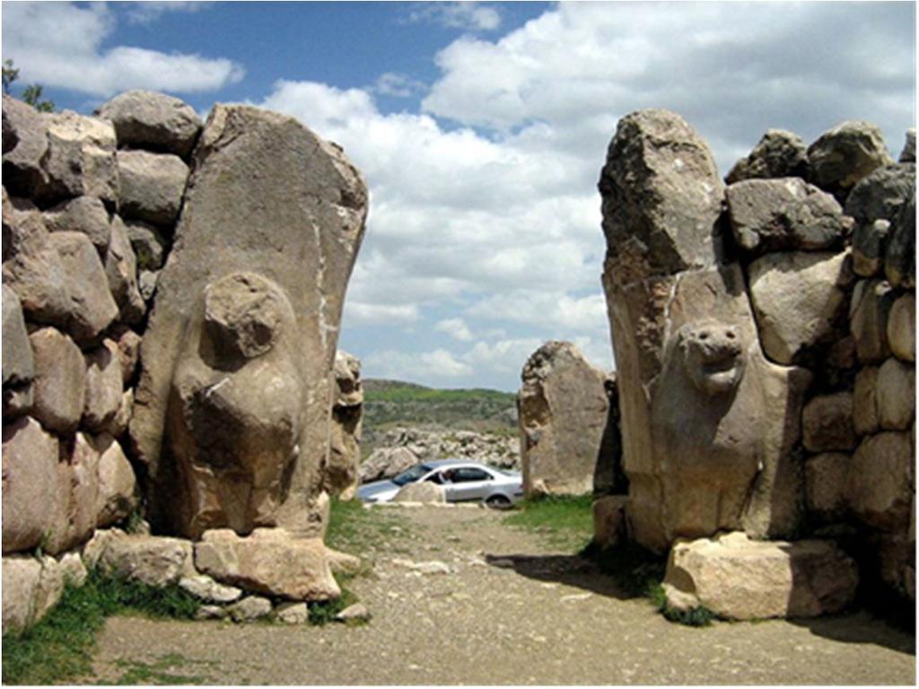 13 Görsel-5: Boğazköy Aslanlı Kapı ( Brandau/ Schickert, 2011: 176-177).