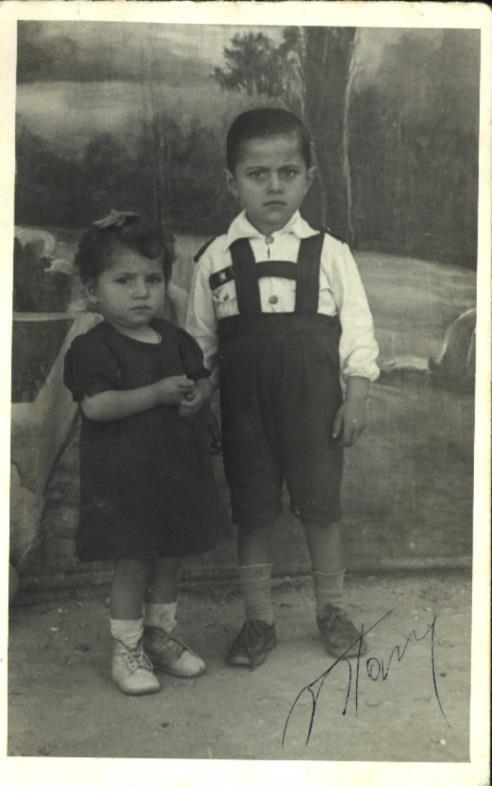 1944 Annesi, Ağabeyi