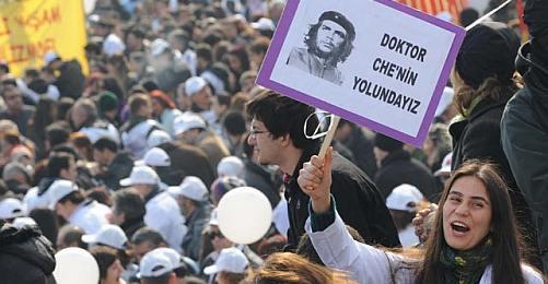 2011 Mart ayında tüm Türkiye den katılımın olduğu çok ses, tek yürek eyleminde asistan hekimler ve tıp öğrencileri dikkat çekmişti.