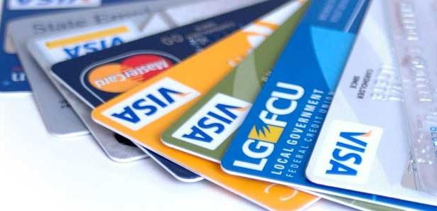 KREDİ KARTI Kredi kartının tüm dünyada standart bir ödeme altyapısına sahip olması ve kullanıcı kitlesinin geniģliği internet üzerinden yapılan alıģveriģlerde en çok kullanılan ödeme yöntemi olmasını