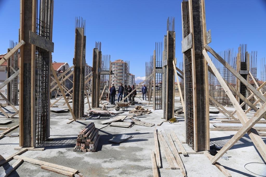 AKTEKKE KENT MEYDANI 19 Mayıs İlköğretim Okulu tamamen yıkıldı.