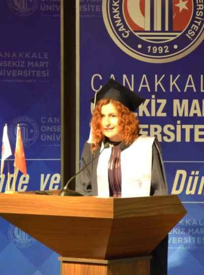 S aygı duruşu ve İtiklal Marşı ile başlayan program, Tezli Yükek Lian öğrencileri adına Nuray Tankılıç ın konuşmaıyla devam etti.