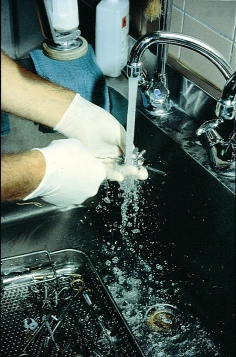 Temizlik Manuel Temizlik Manuel temizlik aletin üstüne yapışmış kirlerin çıkartılmasıdır Temizlik: sadece plastik veya kıl fırçalar kullanılmalıdır.