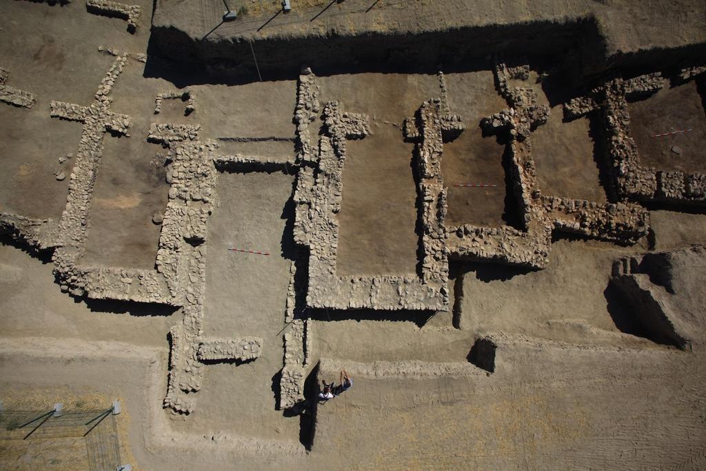 HACILAR HÖYÜĞÜ: Dünya Arkeolojisi nde önemli bir yeri olan bu höyük Burdur un 24 km