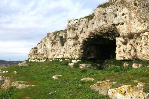 YARIMBURGAZ MAĞARASI: Bu mağara İstanbul un Başakşehir ilçesinin, Altınşehir semtinde