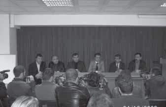 TMMOB tarafından eşzamanlı olarak düzenlenen basın açıklamasına Şube Yönetim Kurulumuz ve üyelerimizle Başbakanın AKP nin toplantısında TMMOB yi hedef alan açıklamalarına yönelik 04 Aralık 2008