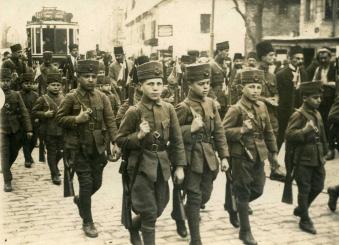 28 BASINDA ÇANAKKALE MUHAREBESİ: TASVİR-İ EFKÂR GAZETESİ Esra Akar Tarih Öğrencisi Çanakkale Muharebesi nin temelleri ilk kez 1 Eylül 1914 yılında İngiliz