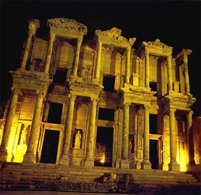 Helenistik ve Roma dönemi tapınaklarında, belirli açıklıkların geçilebilmesi için tek parça taştan oluşan kirişler kullanılmıştır.