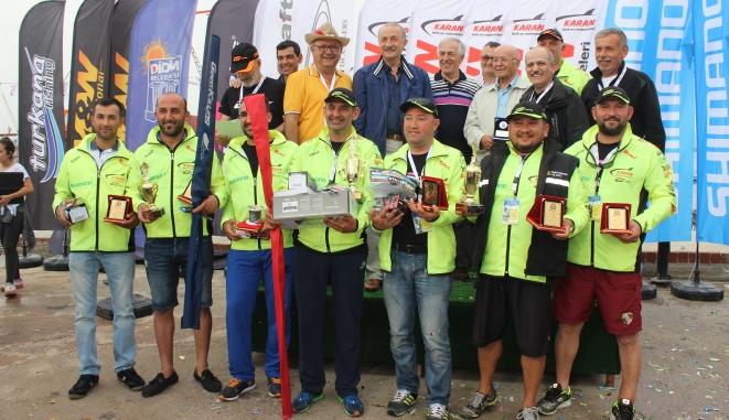 Turnuvaya Katılanlara ödülleri Didim Belediye Başkanı Deniz Atabay ve Başkan Yardımcısı Salih Bankoğlu tarafından verildi.