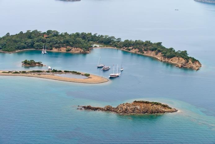GENEL Akdeniz in Saklı Cenneti Göcek te konumlanan D-Resort Göcek; büyüleyici dağ manzarası ile etkileyici bir panoramik manzaraya sahip ve günümüzde yat cenneti olarak bilinir.