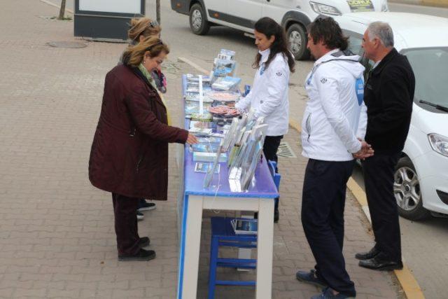 Tanıtım TIR ı Eşsiz Bodrum u anlatmaya devam ediyor Eşsiz Bodrum Tanıtım TIR ı İzmir ve Balıkesir Toplu Taşıma Merkezi ardında Eskişehir de Bodrum sevdalılarıyla buluşuyor.