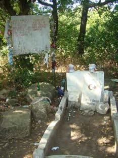 Cât priveşte eroul care îşi doarme somnul de veci în acest mormânt vă reamintesc că acesta a fost un mare comandant de oşti, un faimos gânditor turc, fiind considerat un simbol al unităţii culturii