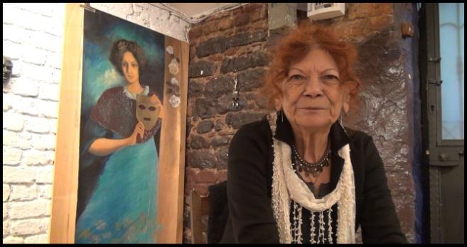 Aylin Güzelbeyoğlu 1940lı yıllarda (tam tarih vermedi) Urfa'da doğdu. Çok küçük yaşlarda ailesi ile birlikte İstanbul'a göç etmiş.