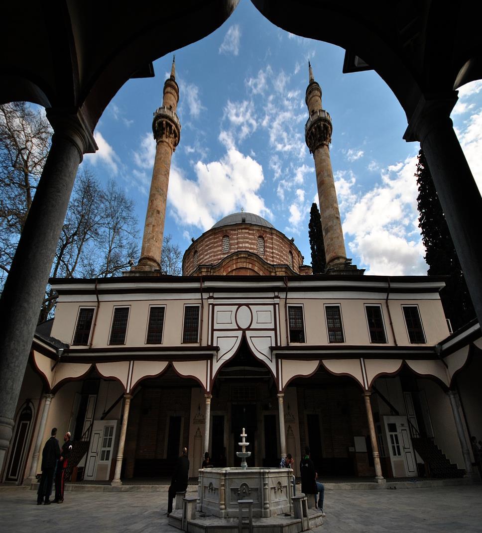 Bursa nın Manevi Mimarı EMİR SULTAN Din alimidir. Seyyit tir.